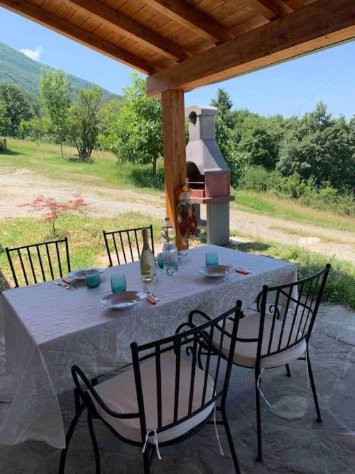 Vila La Casa Sulla Collina Varsi Exteriér fotografie